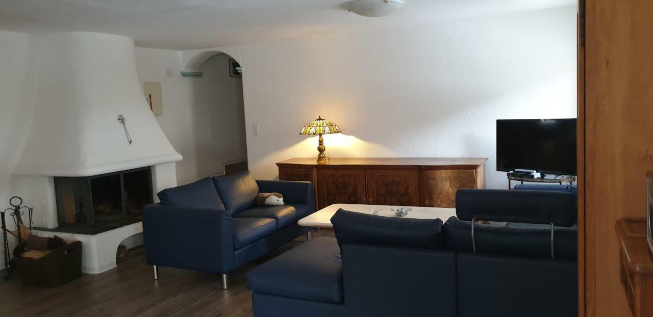 Chasa Melchior Apartment แซร์เนซ ภายนอก รูปภาพ