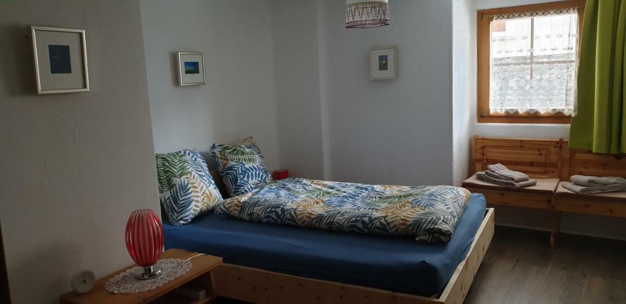 Chasa Melchior Apartment แซร์เนซ ภายนอก รูปภาพ